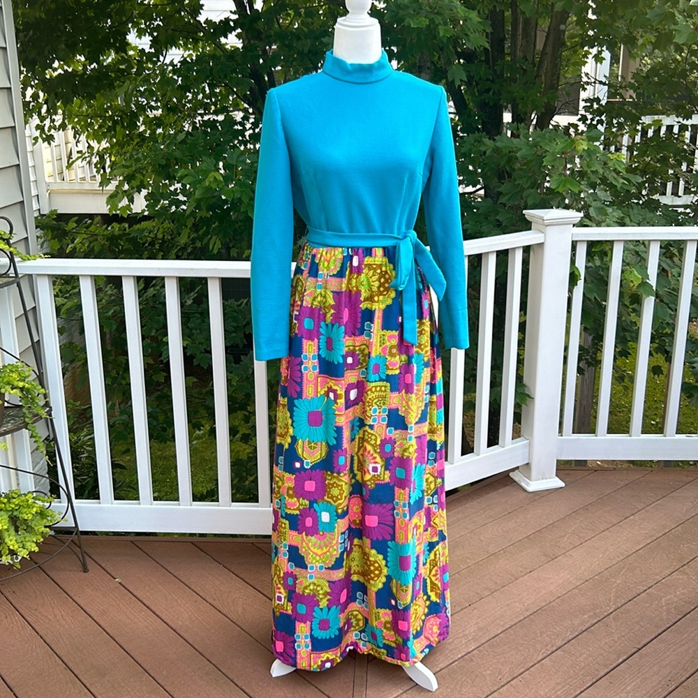 Vintage ‘60 ‘70s Maxi Flower Power Dress with long sleeves and belt; Unlabeled